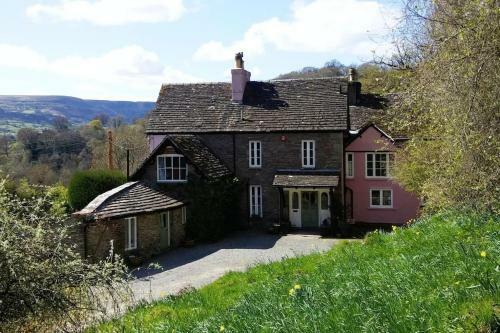 Brecon Beacons Old Vicarage, Stunning Garden & Views