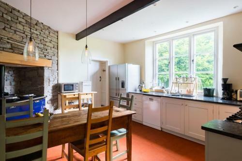 Brecon Beacons Old Vicarage, Stunning Garden & Views