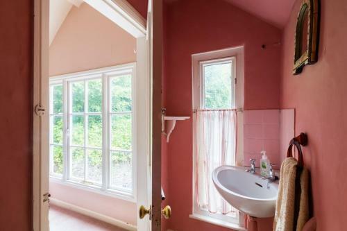 Brecon Beacons Old Vicarage, Stunning Garden & Views