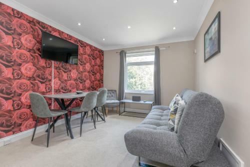 Opp Apartments Mc - Value For Money, Secure, Comfortable & Great Location