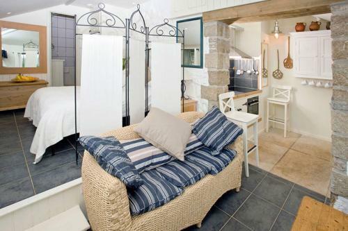 Basking Shark, Studio Cottage With Superb Sea Views By Beach