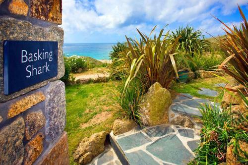 Basking Shark, Studio Cottage With Superb Sea Views By Beach
