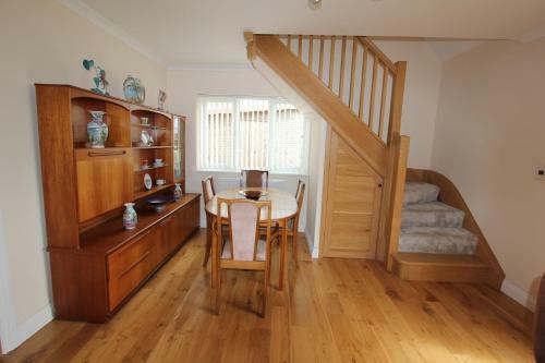 Glenside Cottage With Hot Tub