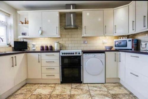 Apartamento Stunning Large 4 Bedroom - Coventry