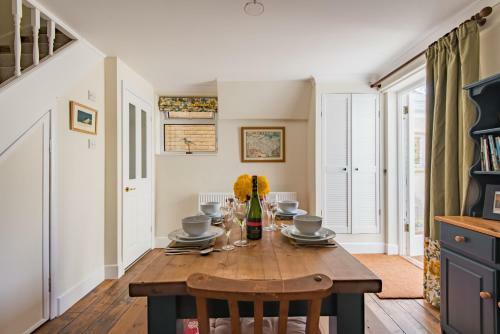 The Old Bake House - Charming Pet Friendly Cottage