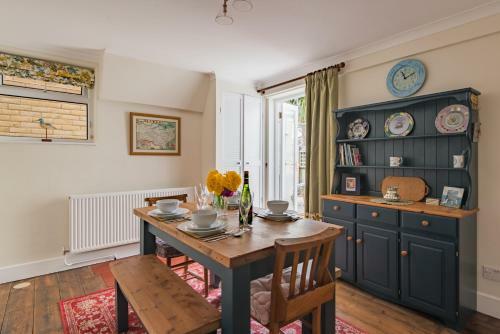 The Old Bake House - Charming Pet Friendly Cottage