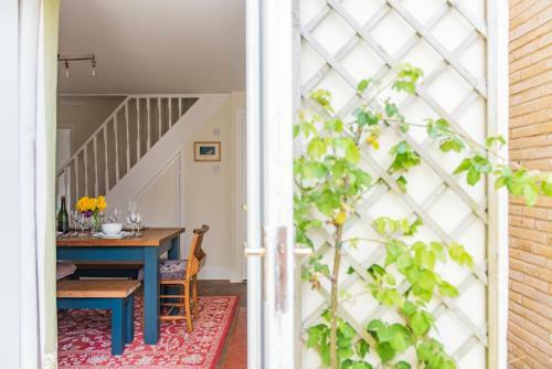 The Old Bake House - Charming Pet Friendly Cottage