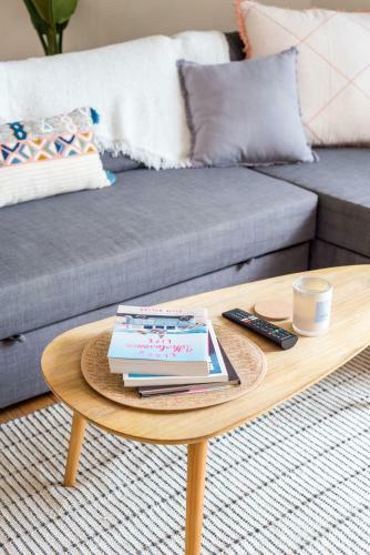 Sunny Beachside Apartment / Mermaid Beach
