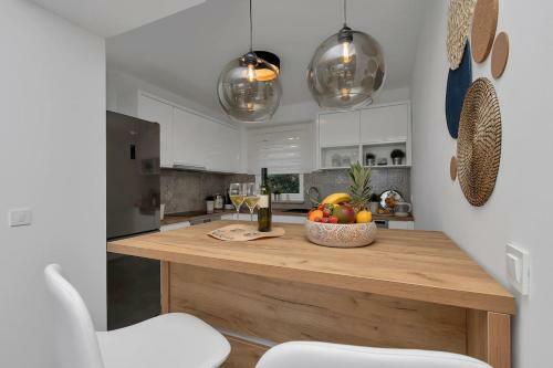 Charming Apartment Tissa With Sea View