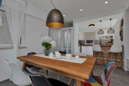 Charming Apartment Tissa With Sea View