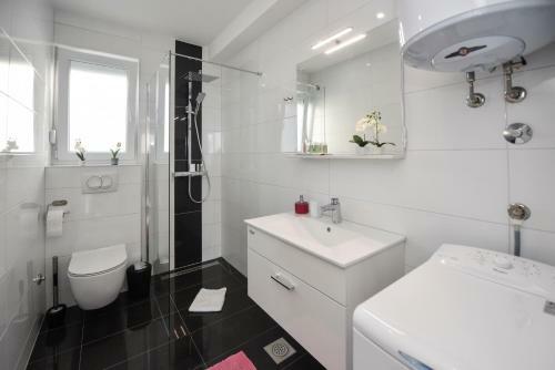 Funtastic C Apartments With Pool And Terrace