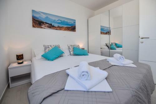 Funtastic C Apartments With Pool And Terrace