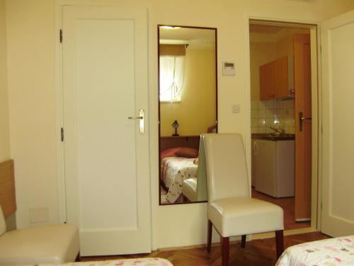 Hostal Anthea Rooms