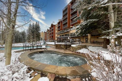 Lion Square Lodge North 380