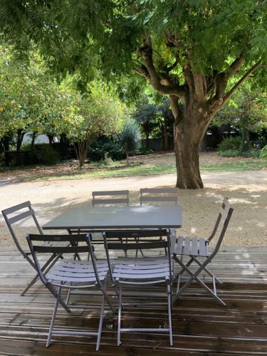 Hostal Au Rez De Jardin