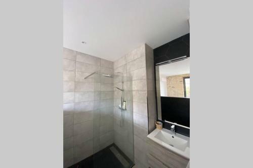 Charmante Maison Face � L?�glise De Codolet