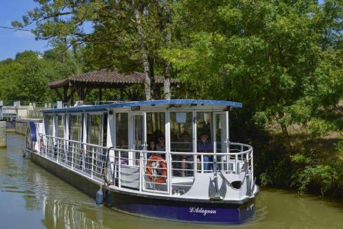 Bed & Breakfast Le Ch�teau De Roqueb�re