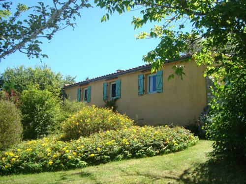 Le Mas Des Cypr�s