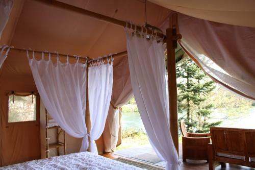Hostal Domaine Le Lac Bleu