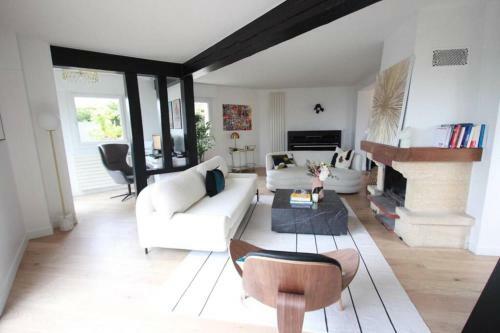 Luxueuse Villa Avec Piscine Tourg�ville