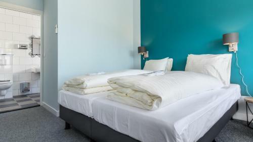 Hotel Bed By The Sea