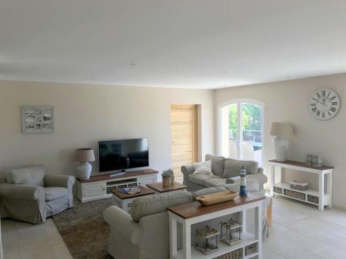 Contemporary Villa In Le Plan-de-la-tour With Pool