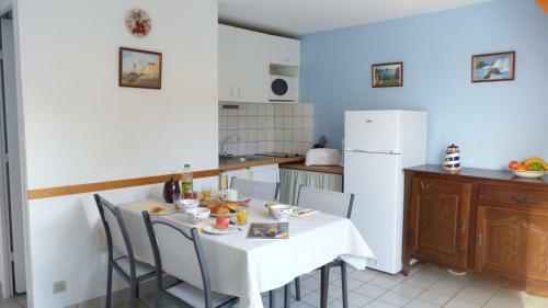 Erdeven - Petite Maison de Vacances Pr�s de La Plage de Kerhilio