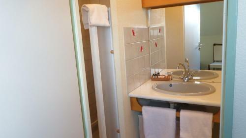 Erdeven - Petite Maison de Vacances Pr�s de La Plage de Kerhilio