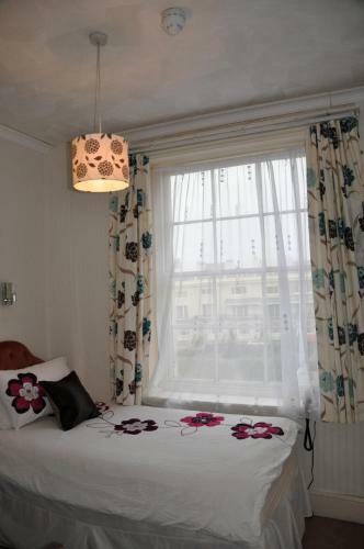 Hostal Adelaide House