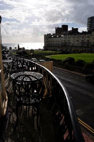 Hostal Adelaide House