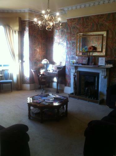 Hostal Adelaide House