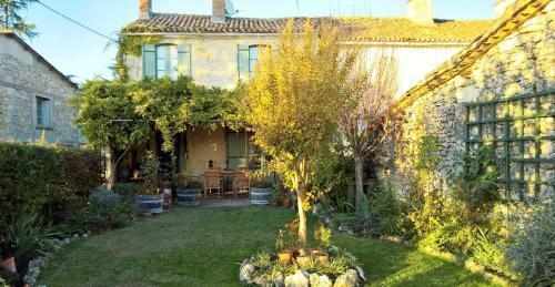 Les Glycines Bed & Breakfast