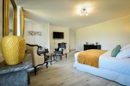 Hostal Chateau De Heaas