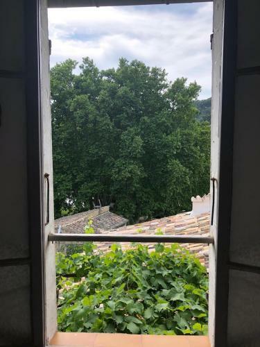 Fontaine-de-vaucluse : Maison Avec Vues