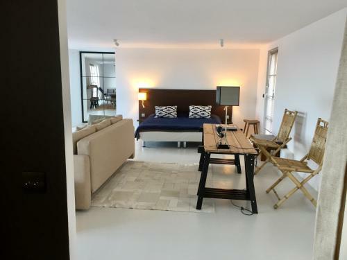 Hostal Galerie, Tumulus de La Hogue