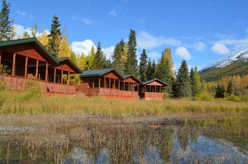 Hotel Summit Lake Lodge