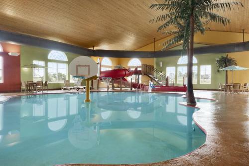 Hotel Country Inn & Suites - Appleton North