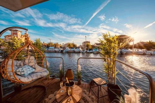 Maison Flottante Sur La Mer Bain Patte de Lion