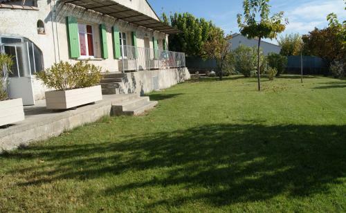 G�te La Charit� � Proximit� de Roussillon, Gordes