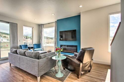 Exquisite Discovery Mtn Home With Sweeping Views!