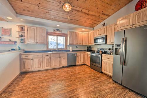 Peaceful Superior Home With Fire Pit And Mtn View