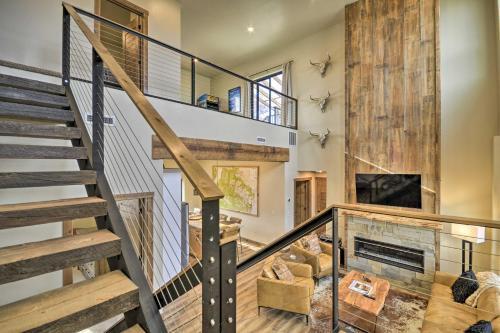 Modern Townhome With Rooftop Deck And Hot Tub!