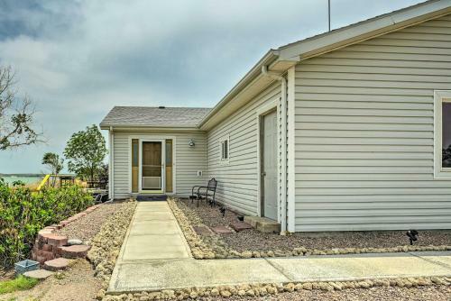 Picturesque Lake Mcconaughy Escape With Deck!
