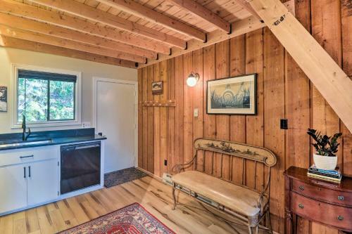 Apartamento Whitefish Escape With Deck 3 Mi To Ski Resort!