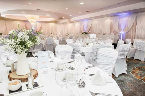 La Mon Hotel & Country Club