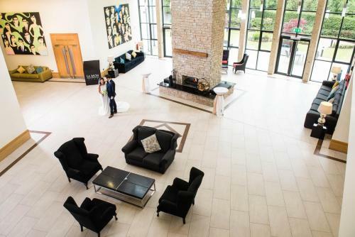 La Mon Hotel & Country Club