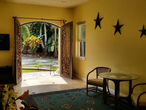 Hostal Oceanfront Legacy Vacation Rental