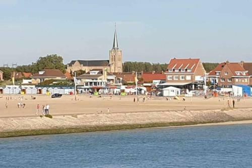 Grand-fort-philippe : Maison Proche Du Port