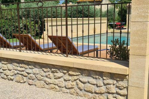 Le Cabanon de Nans. G�te de Charme En Provence.