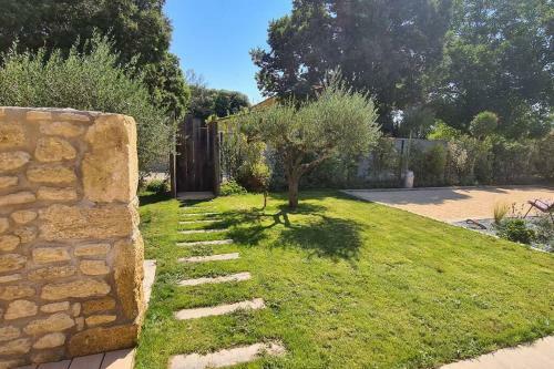 Le Cabanon de Nans. G�te de Charme En Provence.